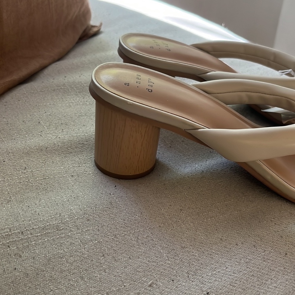 Target Heeled Flip Flops - Picture 2 of 3